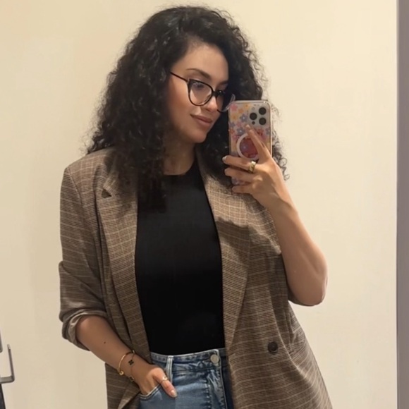 Meet your Posher, Sherry - Picture 1 of 1